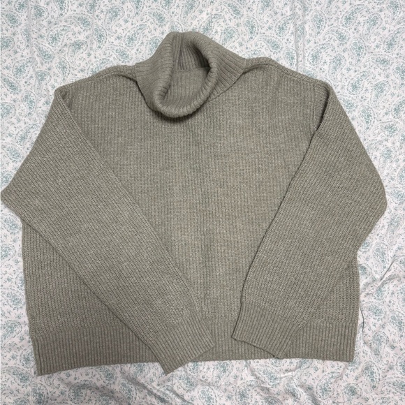 H&M Sage Green Knit Sweater - Picture 2 of 3